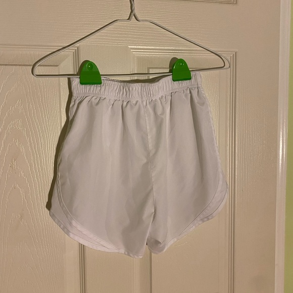 Nike Dri Fit Shorts White - Picture 6 of 6